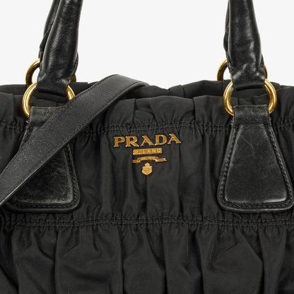 Prada Tessuto Gaufre Tasche aus schwarzem Nylon