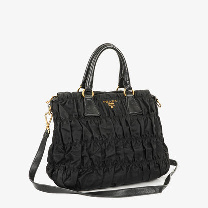 Prada Tessuto Gaufre Tasche aus schwarzem Nylon