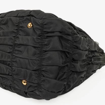 Prada Tessuto Gaufre Tasche aus schwarzem Nylon