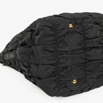 Prada Tessuto Gaufre Tasche aus schwarzem Nylon