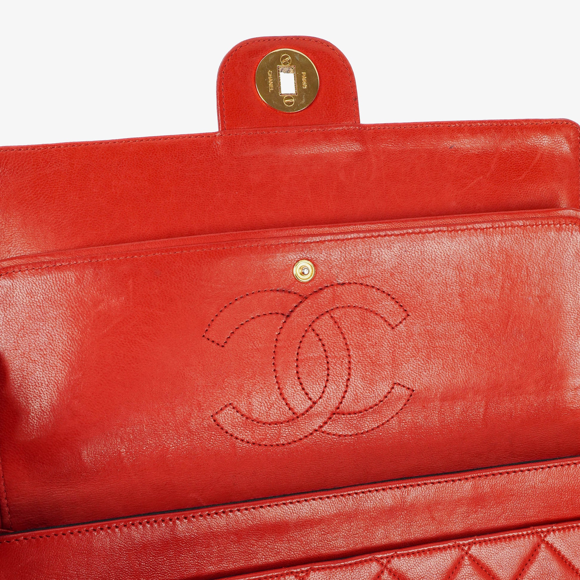 Chanel Vintage Classic Medium Double Flap Tasche aus rotem gestepptem Lammleder mit 24-karätig vergoldeter Hardware