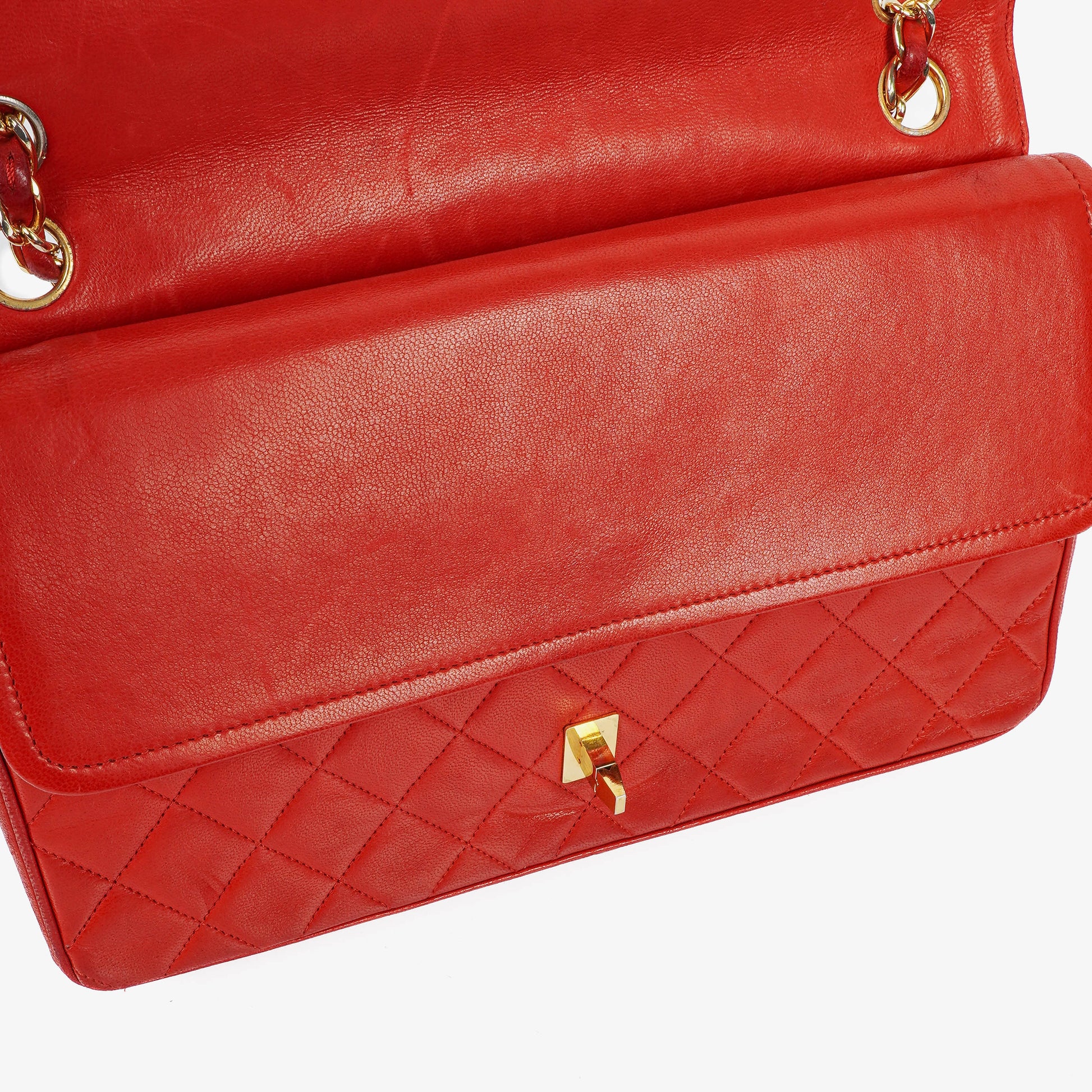 Chanel Vintage Classic Medium Double Flap Tasche aus rotem gestepptem Lammleder mit 24-karätig vergoldeter Hardware
