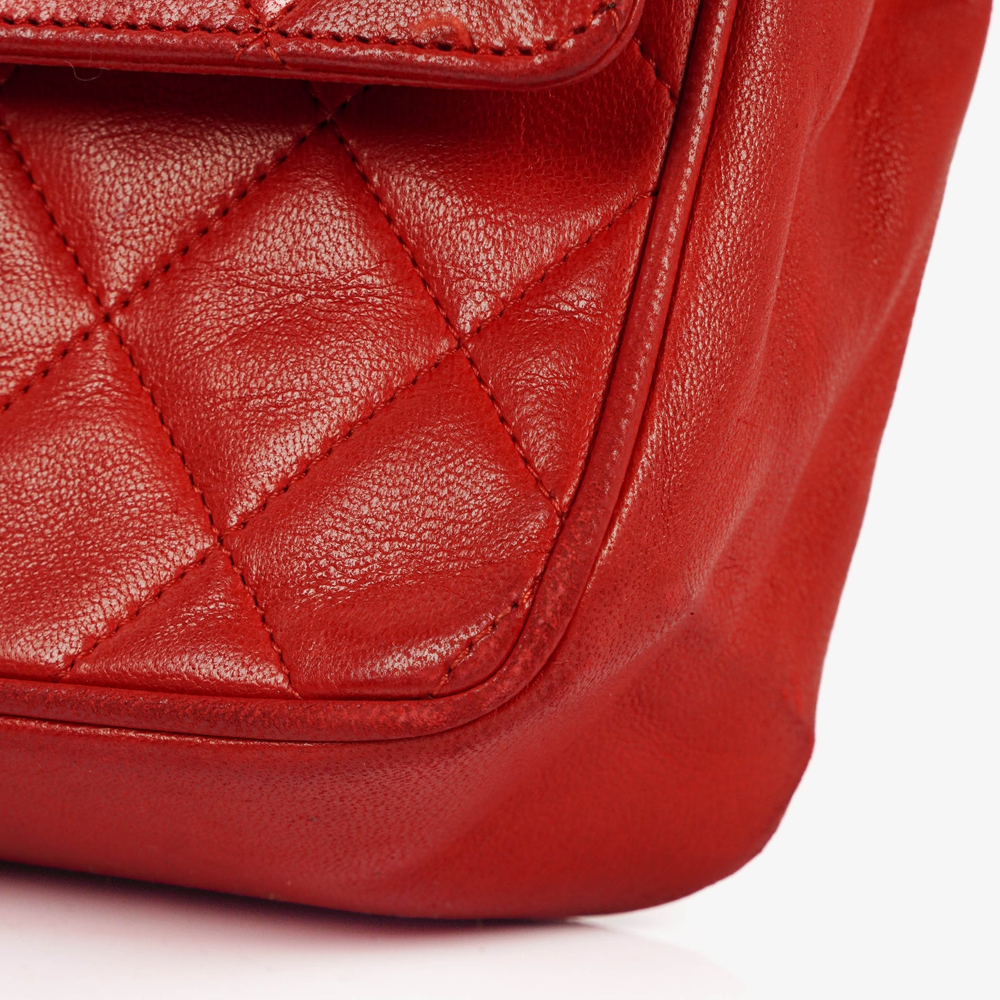 Chanel Vintage Classic Medium Double Flap Tasche aus rotem gestepptem Lammleder mit 24-karätig vergoldeter Hardware