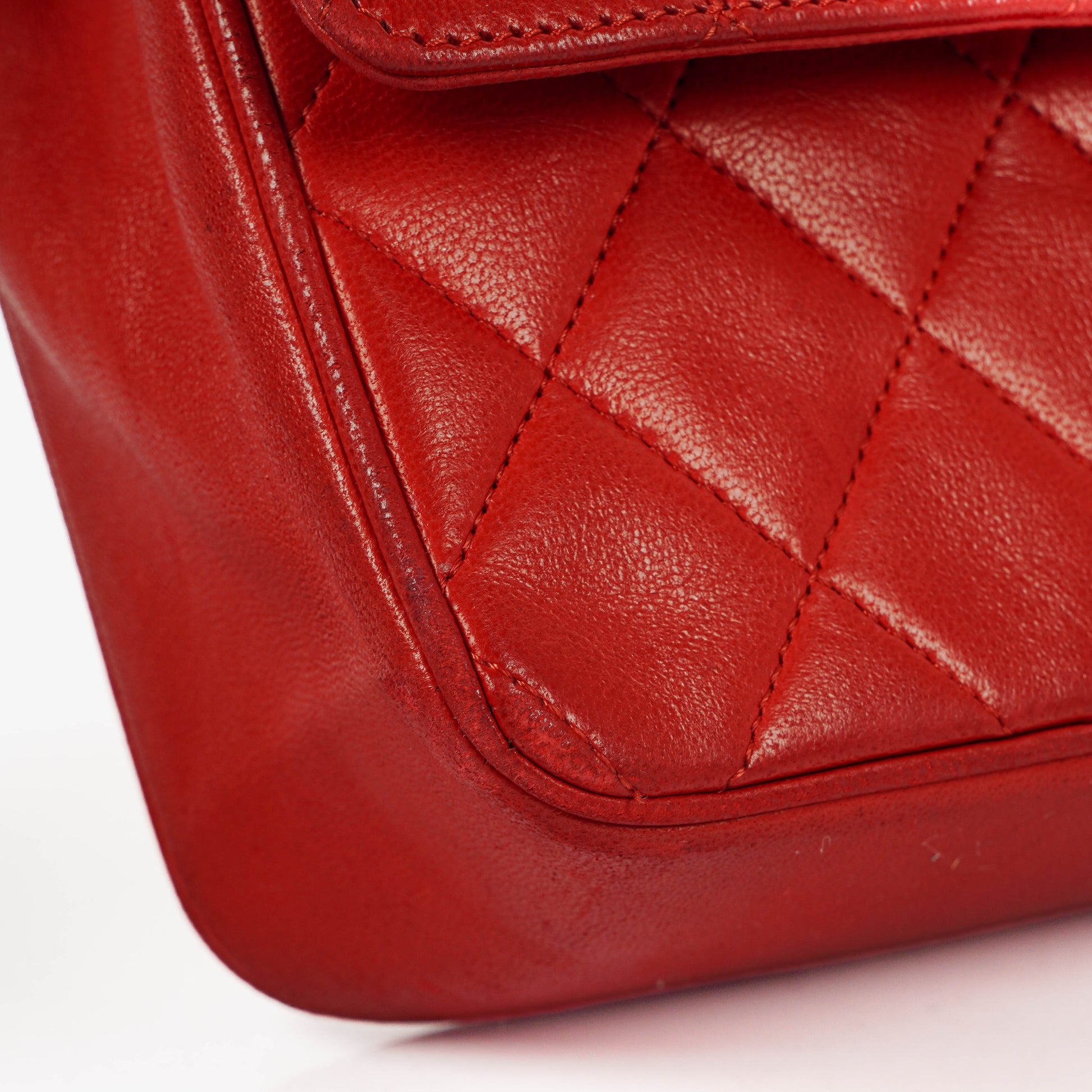 Chanel Vintage Classic Medium Double Flap Tasche aus rotem gestepptem Lammleder mit 24-karätig vergoldeter Hardware