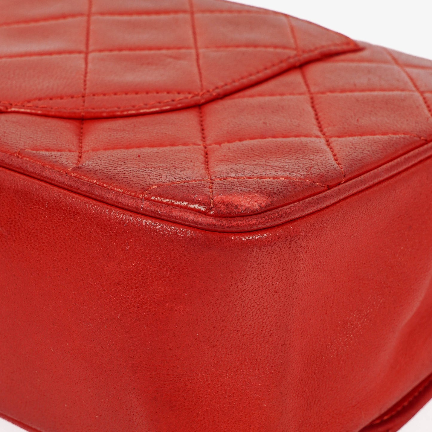 Chanel Vintage Classic Medium Double Flap Tasche aus rotem gestepptem Lammleder mit 24-karätig vergoldeter Hardware