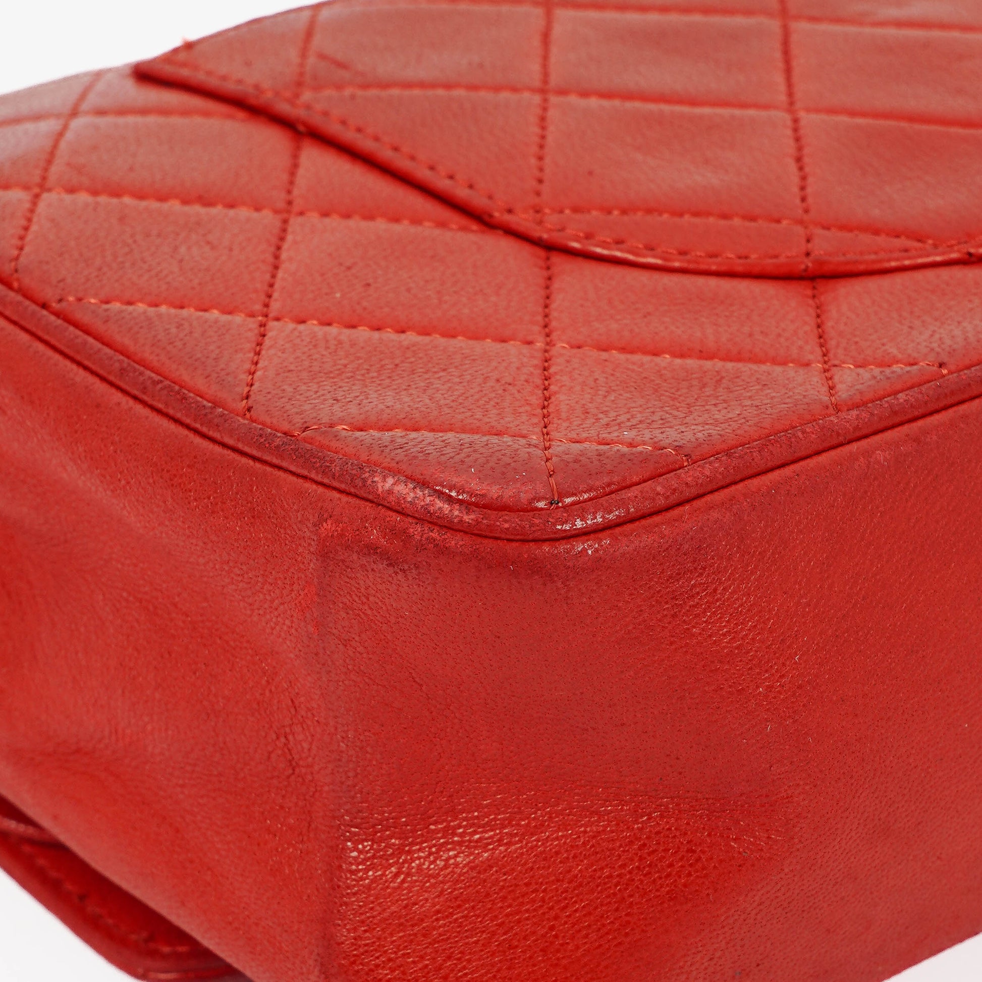 Chanel Vintage Classic Medium Double Flap Tasche aus rotem gestepptem Lammleder mit 24-karätig vergoldeter Hardware