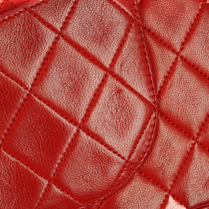 Chanel Vintage Classic Medium Double Flap Tasche aus rotem gestepptem Lammleder mit 24-karätig vergoldeter Hardware