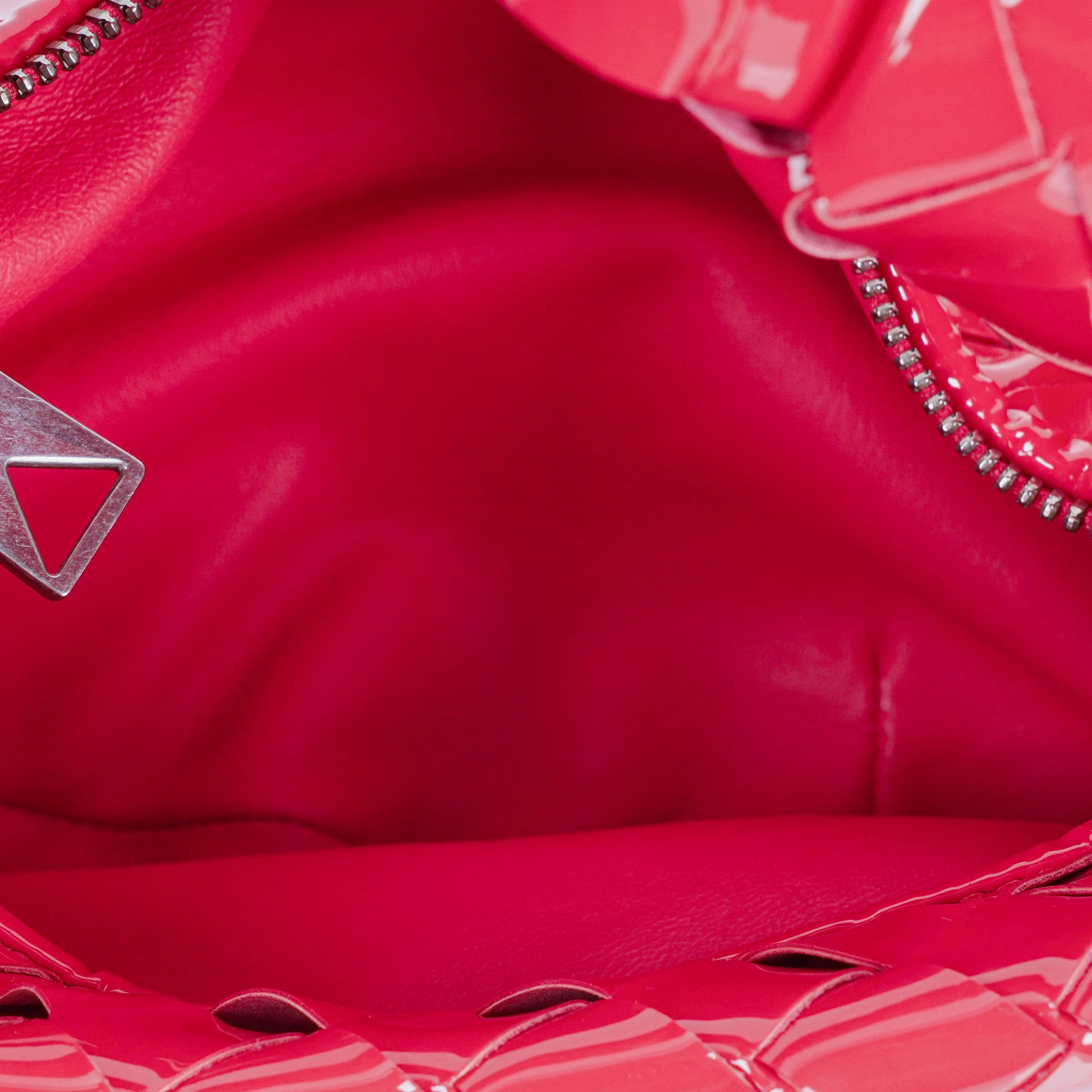 Bottega Veneta Mini Jodie Tasche aus rosa Lackleder
