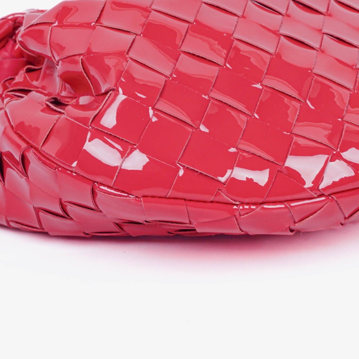 Bottega Veneta Mini Jodie Tasche aus rosa Lackleder