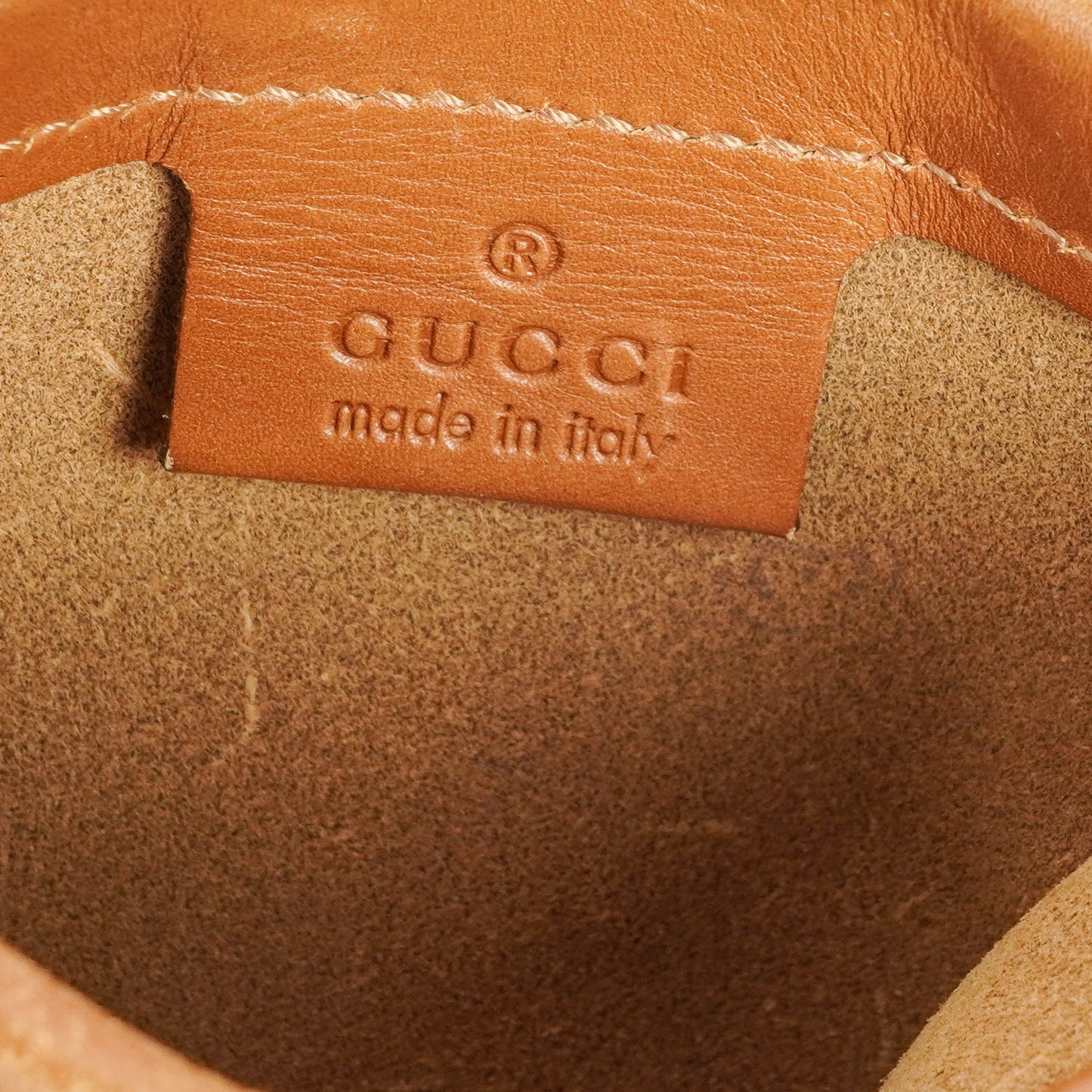 Gucci Hobo-Tasche mit Wildledergriff und Ring