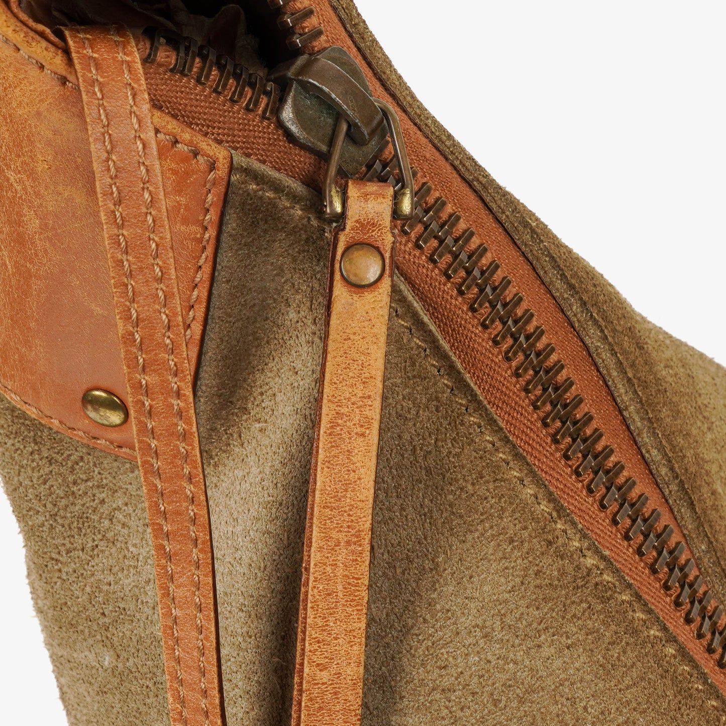 Gucci Hobo-Tasche mit Wildledergriff und Ring