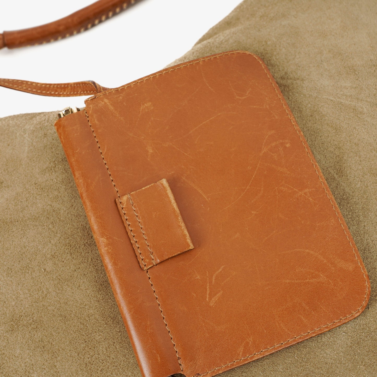 Gucci Hobo-Tasche mit Wildledergriff und Ring