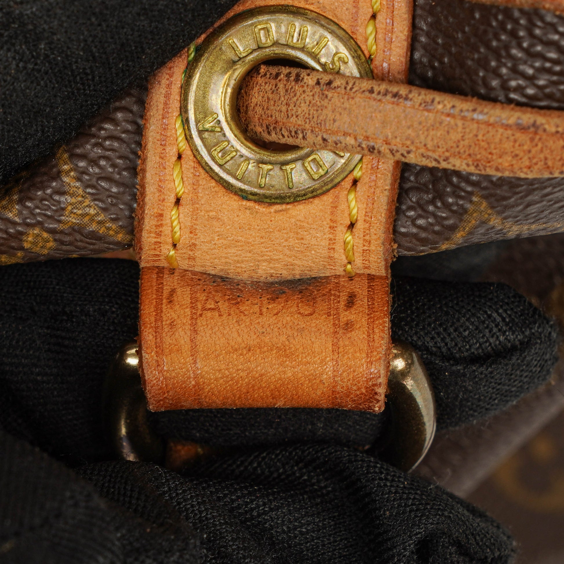 Louis Vuitton Petit Noe Schultertasche aus Monogramm-Canvas