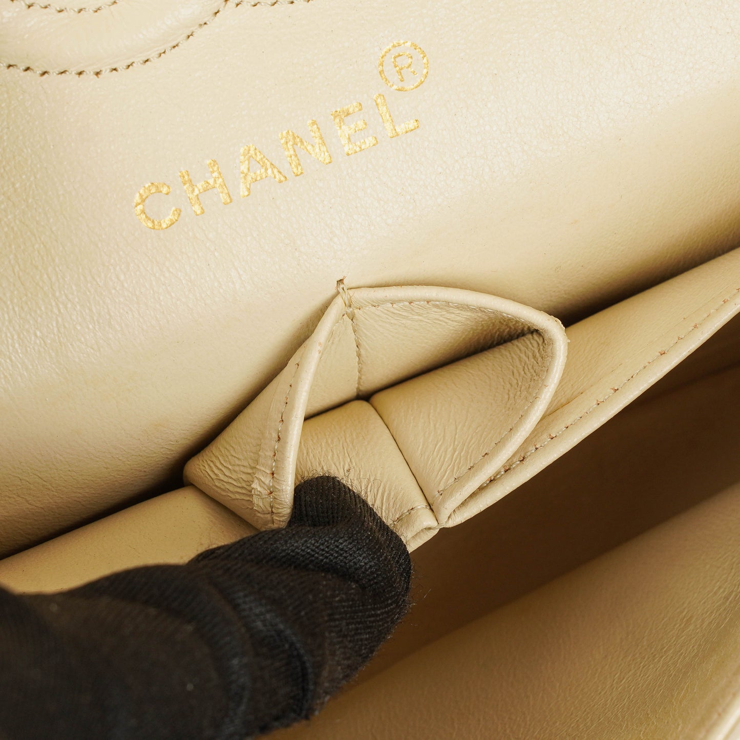 Chanel Medium Classic Vintage Double Flap Tasche aus gestepptem Lammleder mit 24K goldbeschichteten Beschlägen