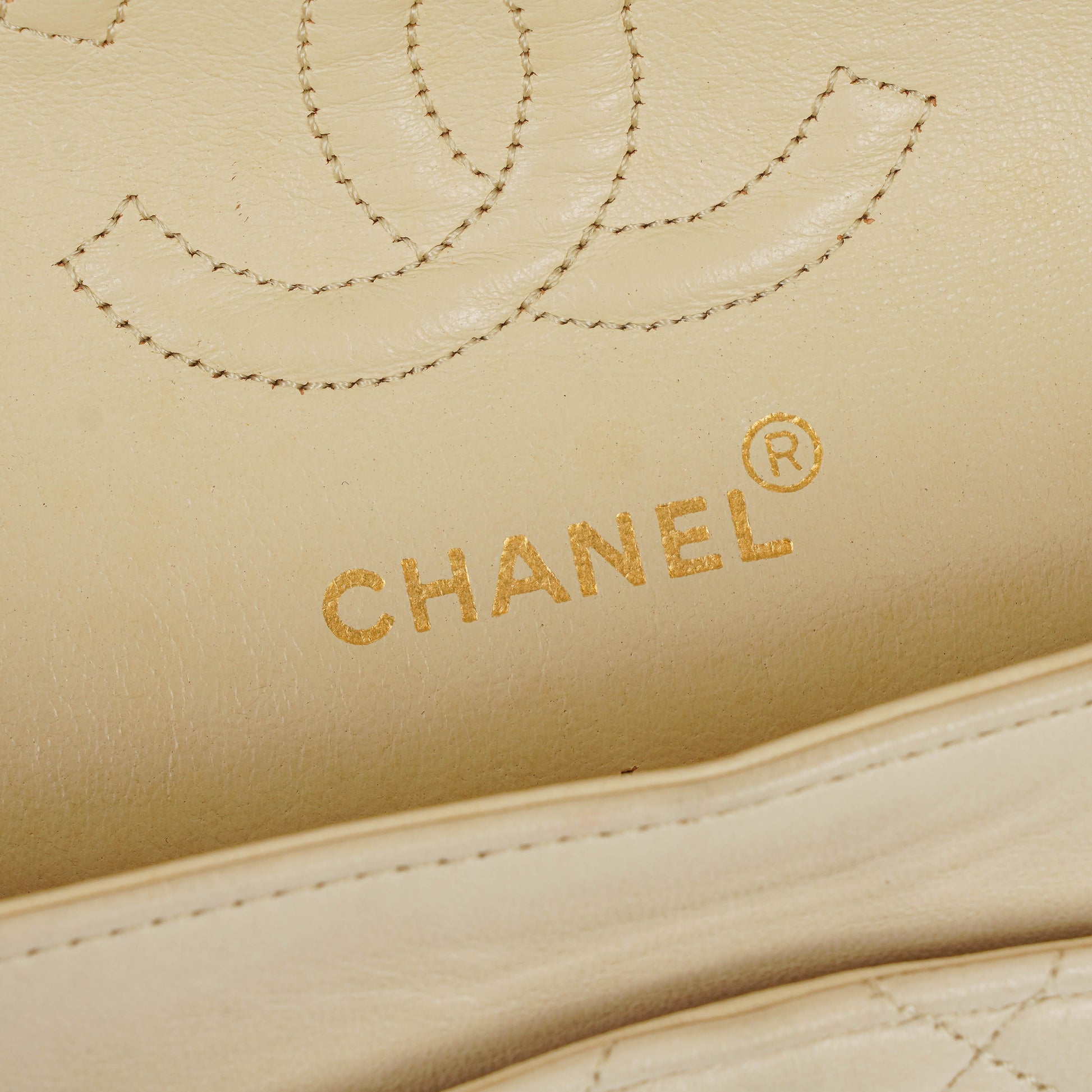 Chanel Medium Classic Vintage Double Flap Tasche aus gestepptem Lammleder mit 24K goldbeschichteten Beschlägen