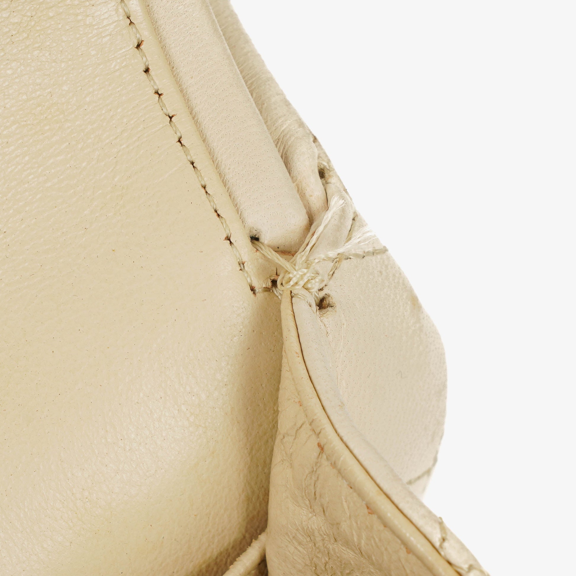 Chanel Medium Classic Vintage Double Flap Tasche aus gestepptem Lammleder mit 24K goldbeschichteten Beschlägen