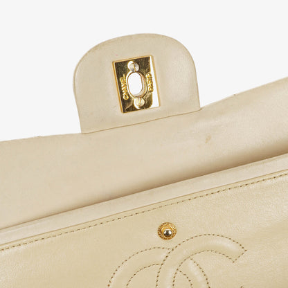 Chanel Medium Classic Vintage Double Flap Tasche aus gestepptem Lammleder mit 24K goldbeschichteten Beschlägen