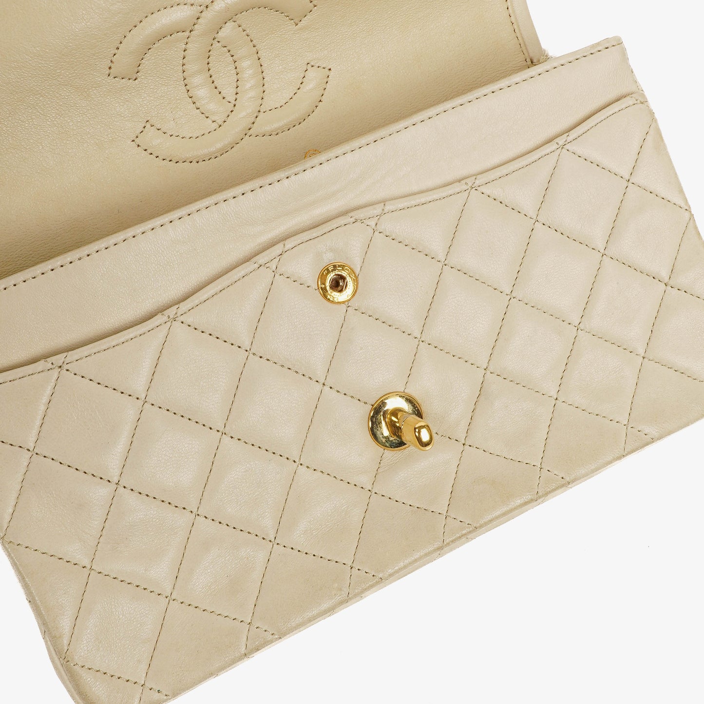 Chanel Medium Classic Vintage Double Flap Tasche aus gestepptem Lammleder mit 24K goldbeschichteten Beschlägen
