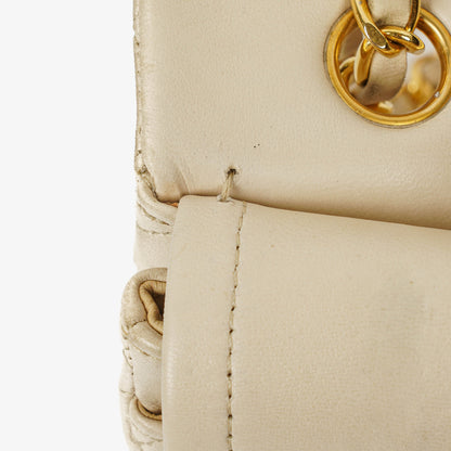 Chanel Medium Classic Vintage Double Flap Tasche aus gestepptem Lammleder mit 24K goldbeschichteten Beschlägen