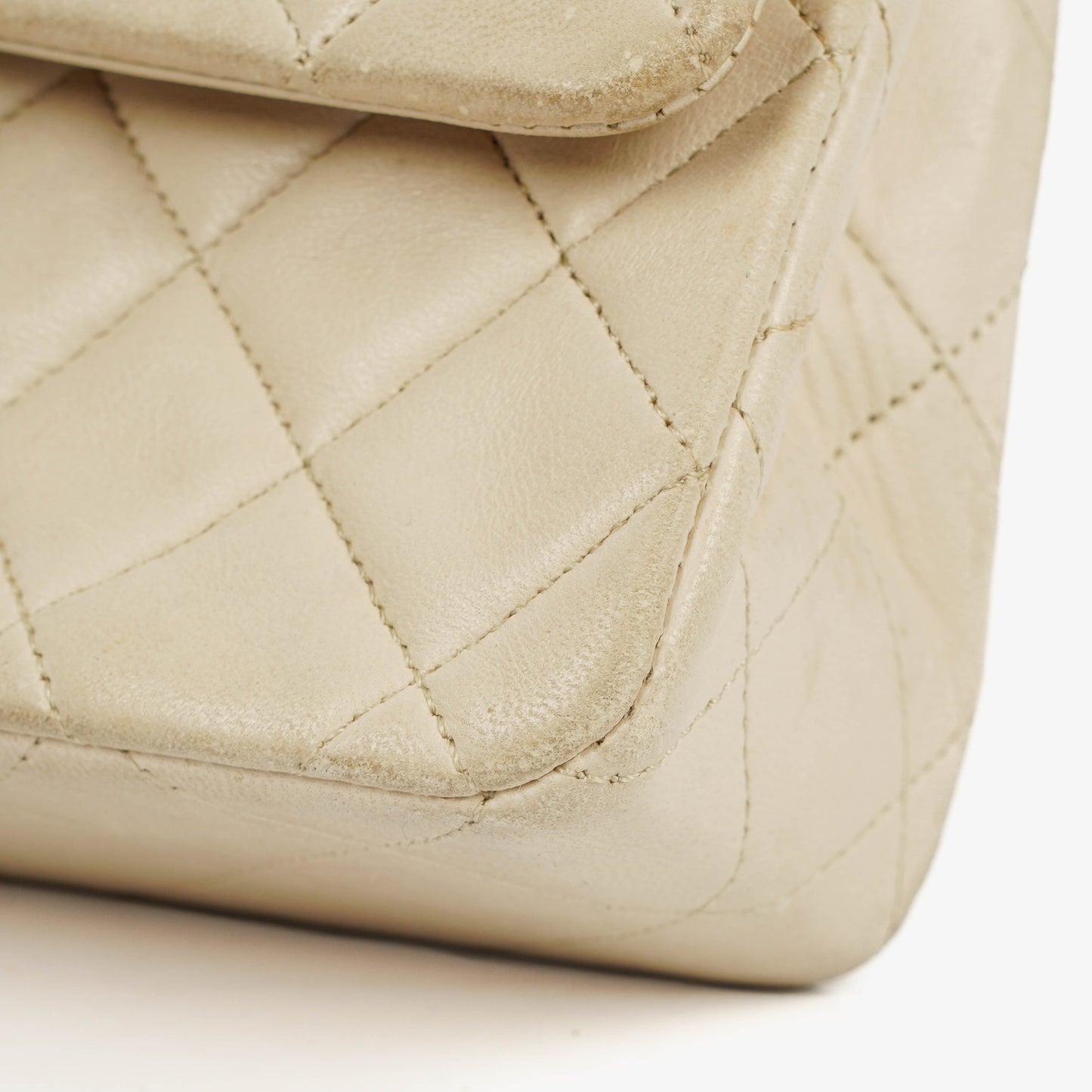 Chanel Medium Classic Vintage Double Flap Tasche aus gestepptem Lammleder mit 24K goldbeschichteten Beschlägen