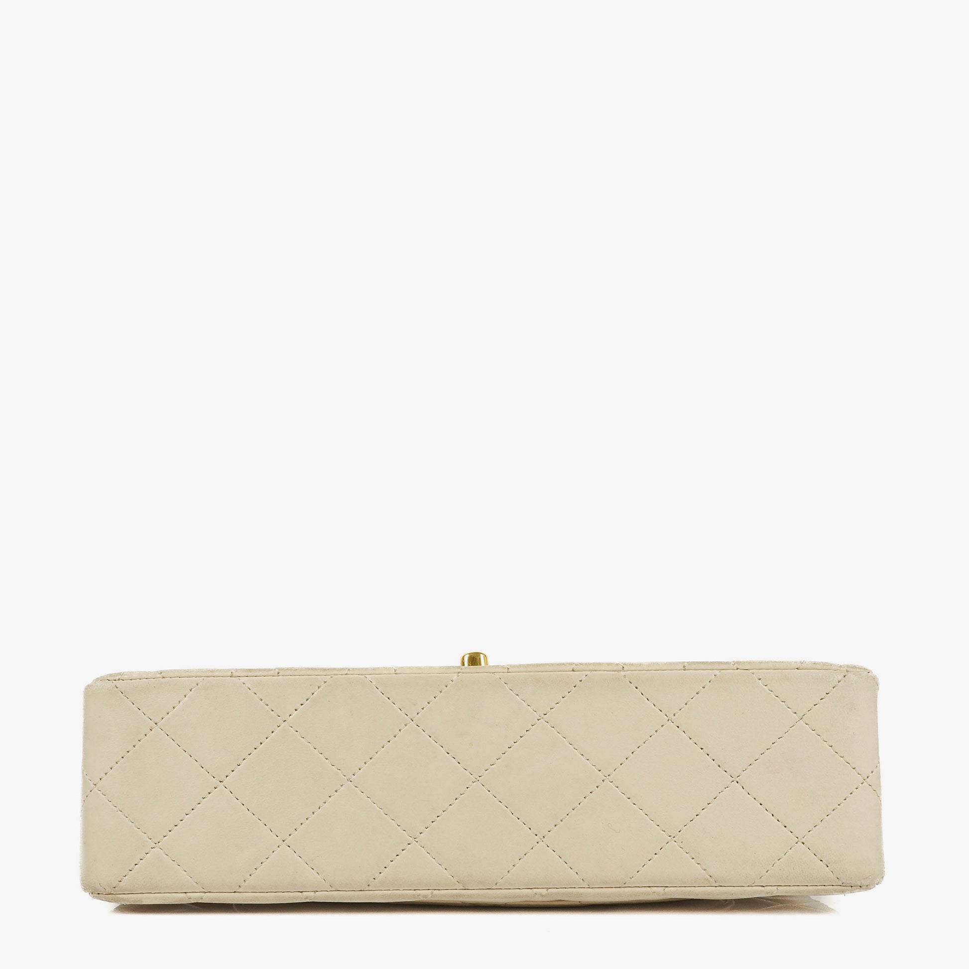 Chanel Medium Classic Vintage Double Flap Tasche aus gestepptem Lammleder mit 24K goldbeschichteten Beschlägen