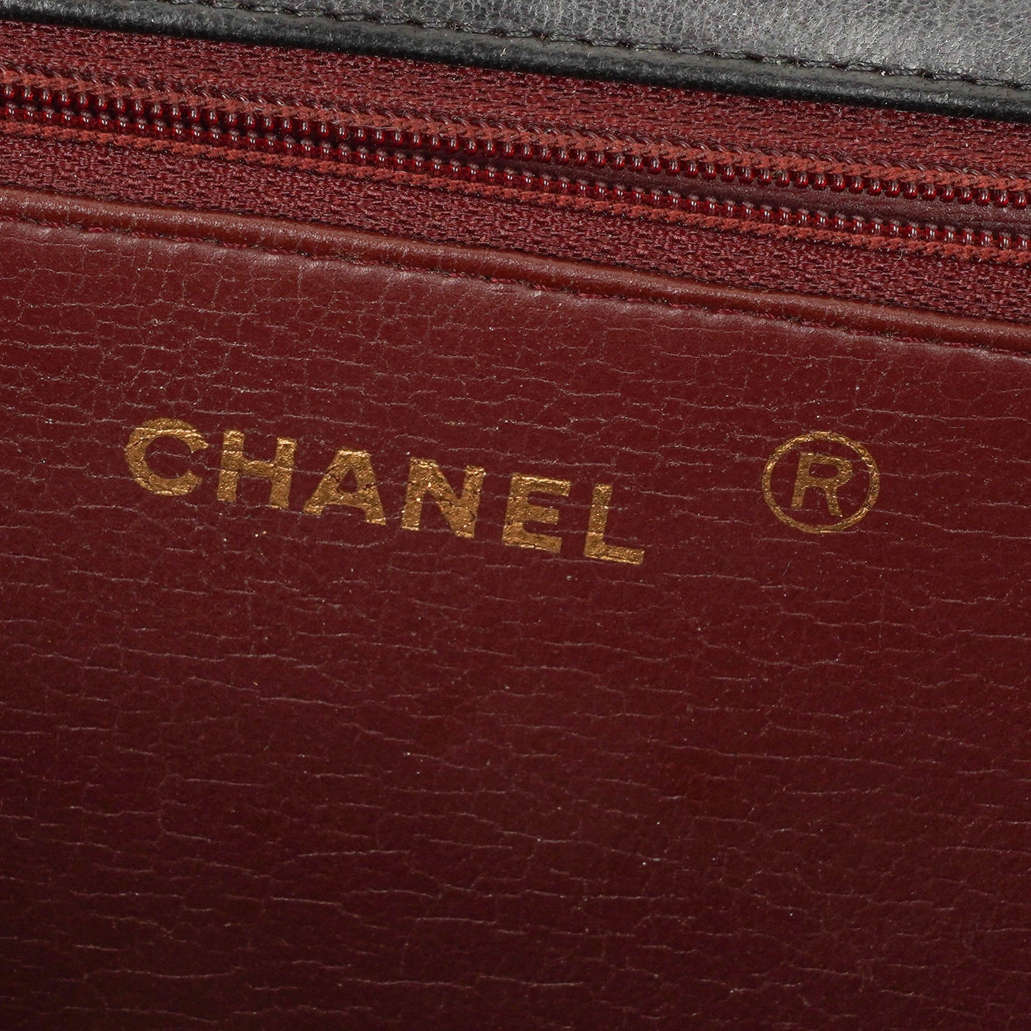 Chanel Classic Full Flap Tasche aus schwarzem gestepptem Leder mit 24K vergoldeten Beschlägen