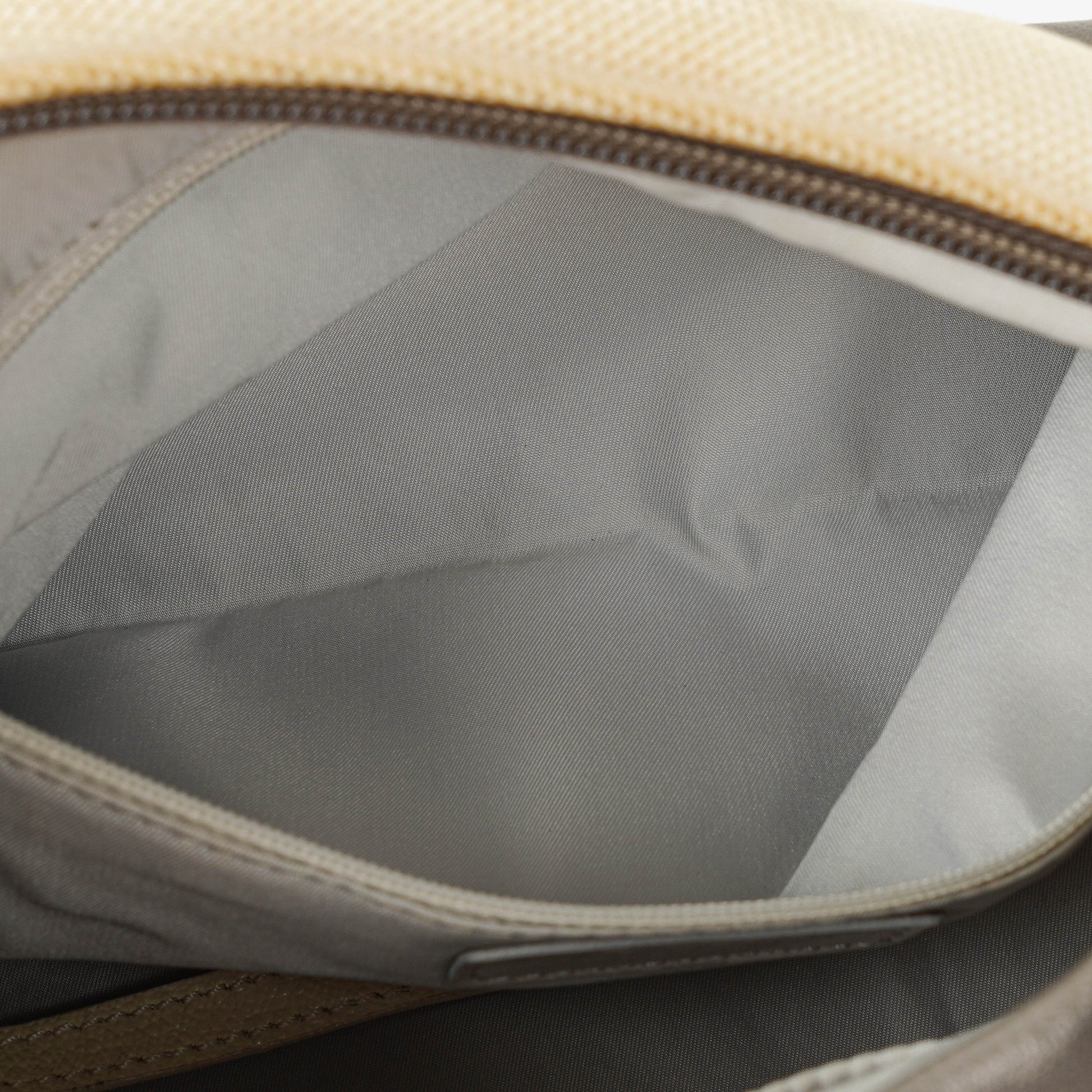 Chanel Paris-Biarritz Hobo Tasche in Silber und Creme