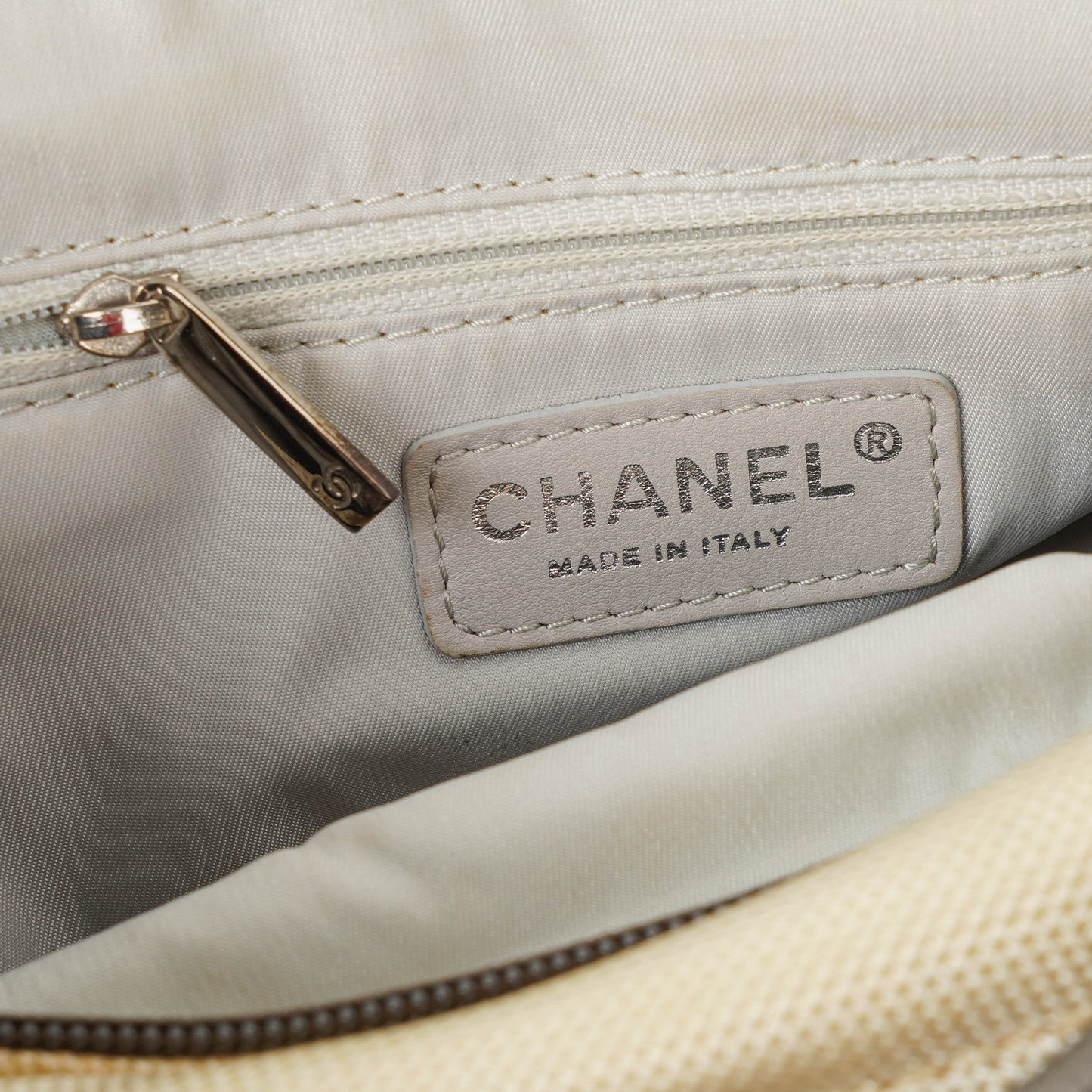 Chanel Paris-Biarritz Hobo Tasche in Silber und Creme