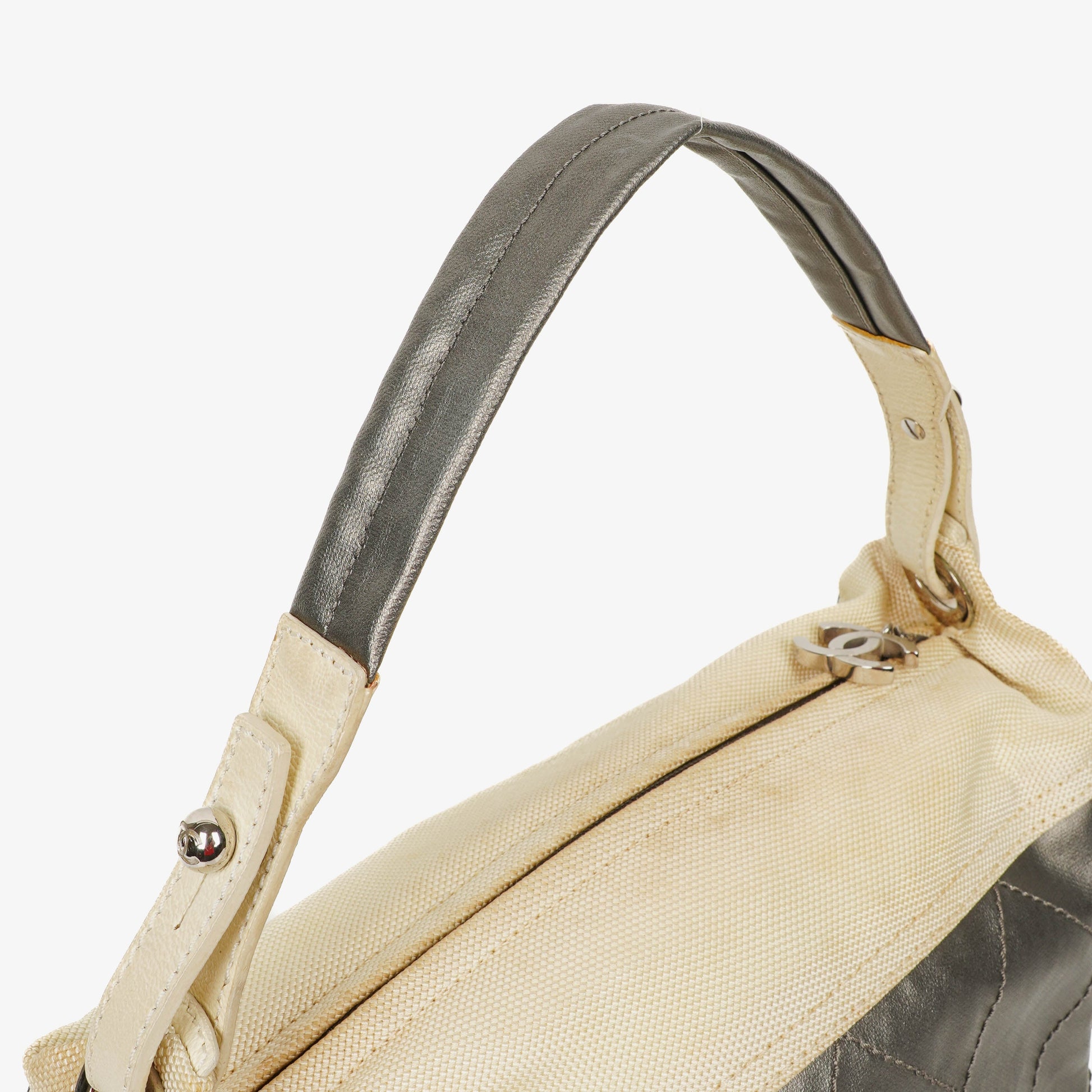 Chanel Paris-Biarritz Hobo Tasche in Silber und Creme