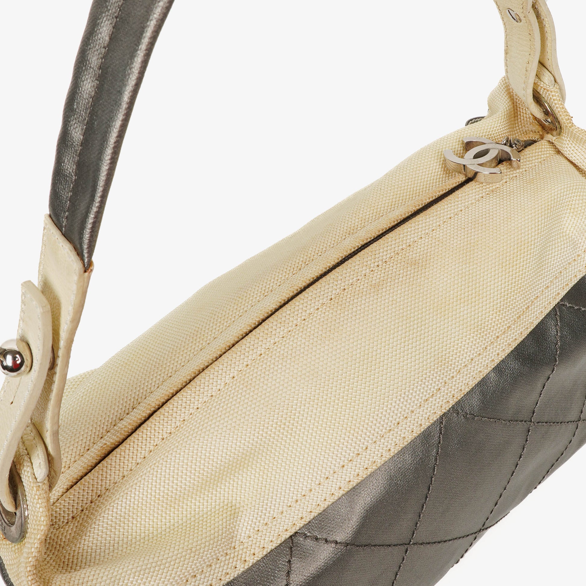 Chanel Paris-Biarritz Hobo Tasche in Silber und Creme