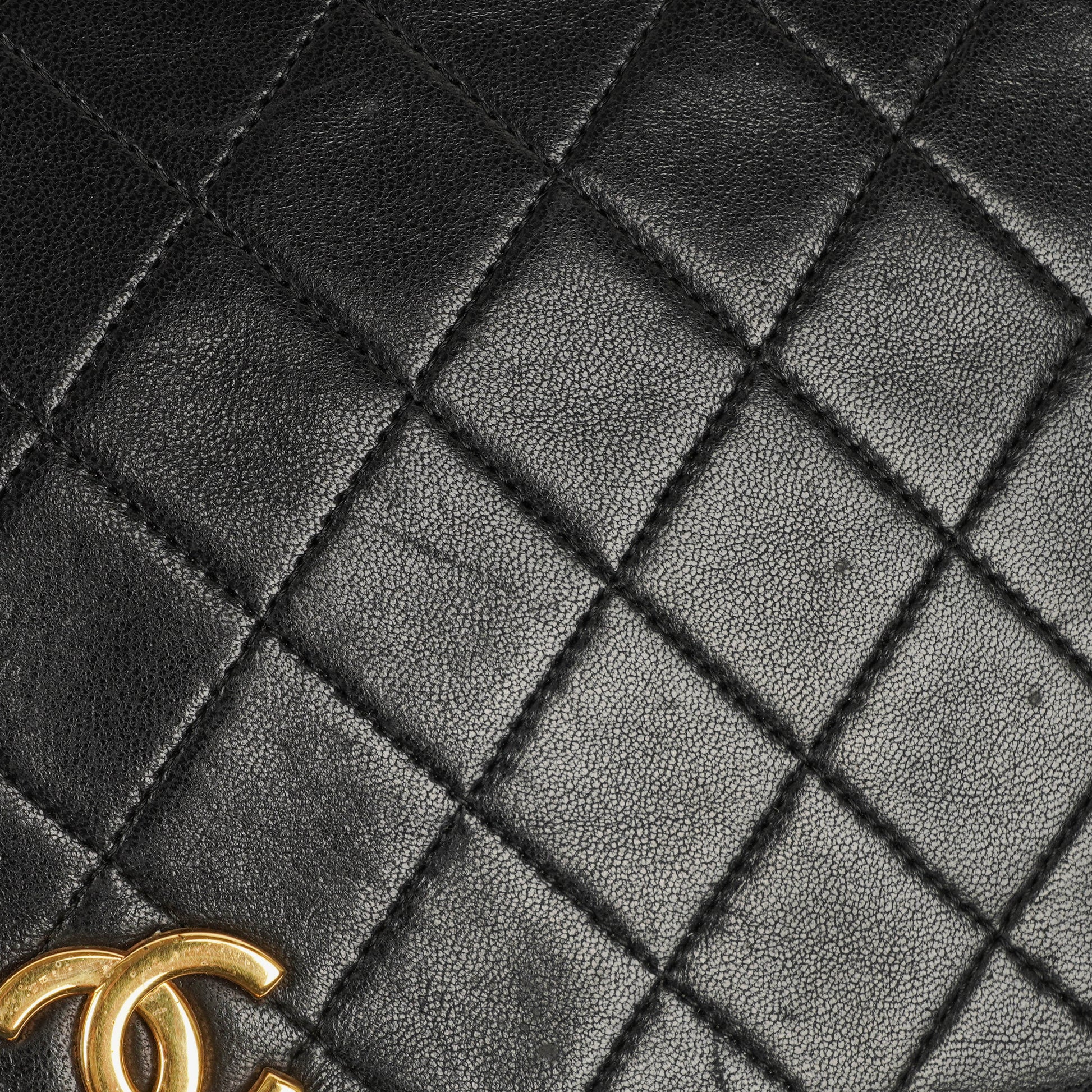 Chanel Classic Full Flap Tasche aus schwarzem gestepptem Leder mit 24K vergoldeten Beschlägen