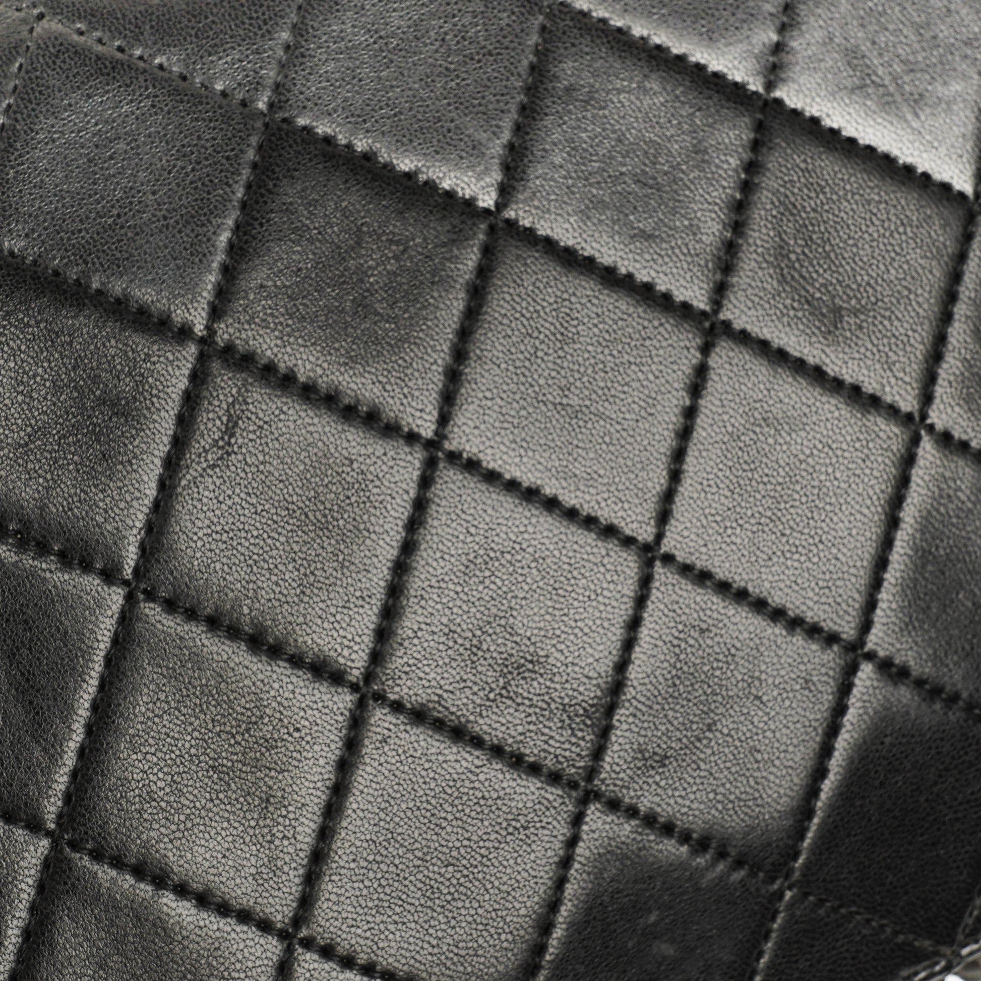 Chanel Classic Full Flap Tasche aus schwarzem gestepptem Leder mit 24K vergoldeten Beschlägen
