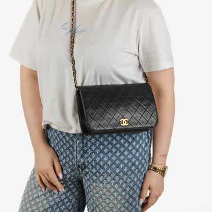 Chanel Classic Full Flap Tasche aus schwarzem gestepptem Leder mit 24K vergoldeten Beschlägen