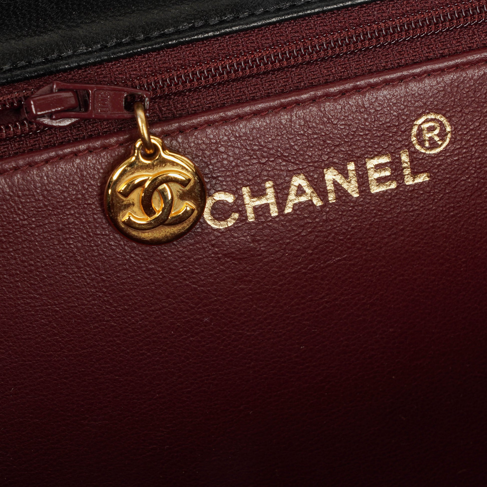 Chanel Medium Classic Single Flap Tasche aus schwarzem gestepptem Lammleder mit 24K vergoldeten Beschlägen