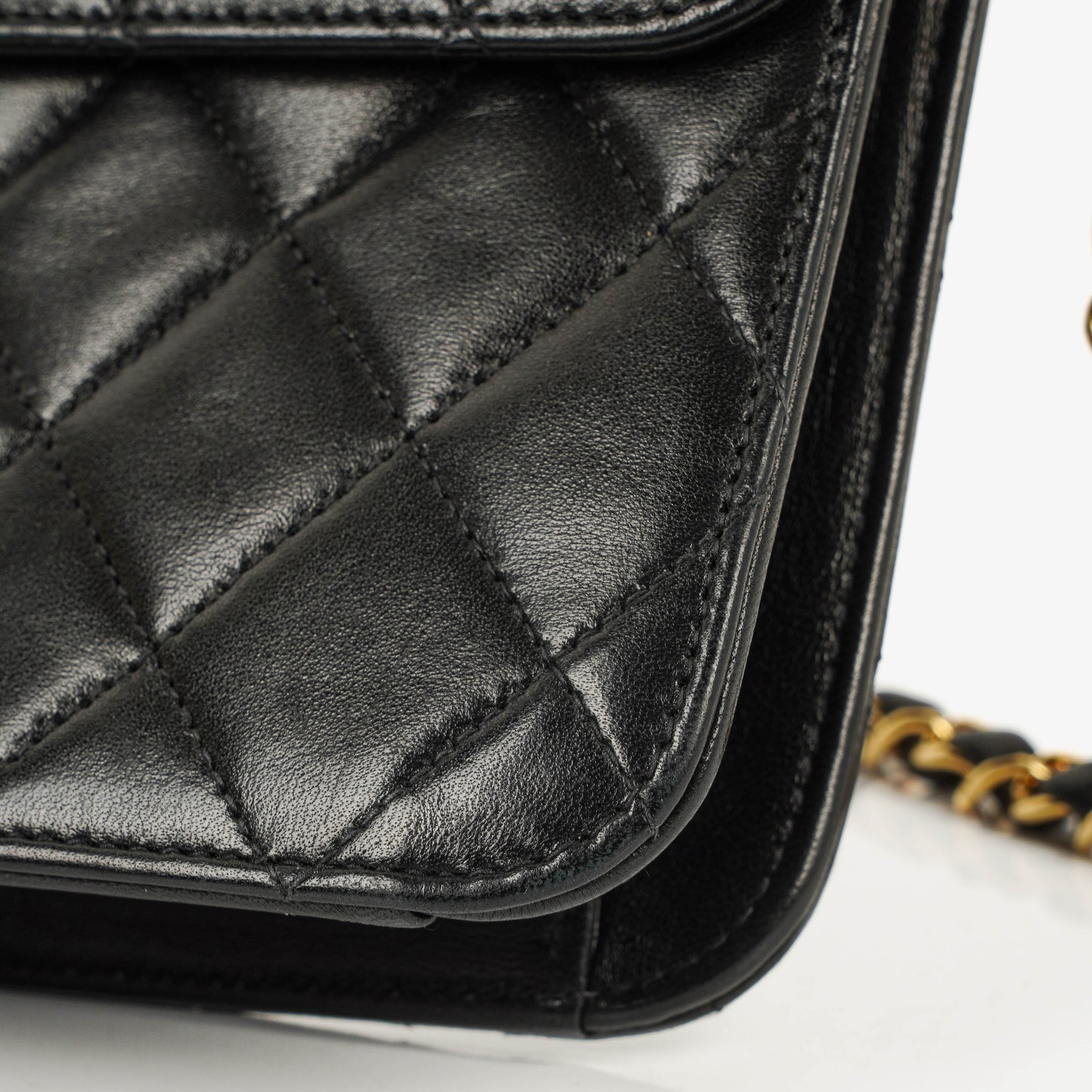 Chanel Medium Classic Single Flap Tasche aus schwarzem gestepptem Lammleder mit 24K vergoldeten Beschlägen
