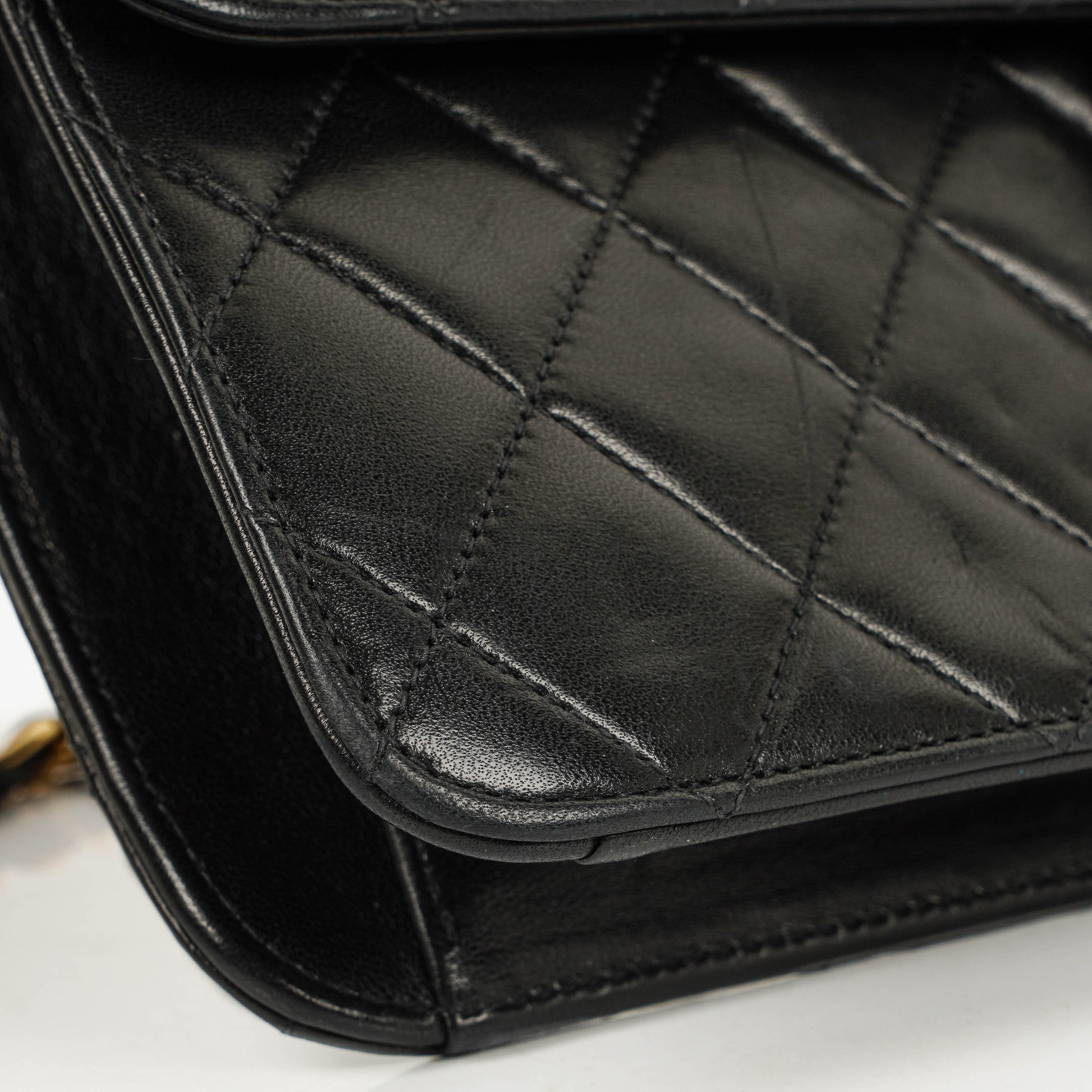 Chanel Medium Classic Single Flap Tasche aus schwarzem gestepptem Lammleder mit 24K vergoldeten Beschlägen