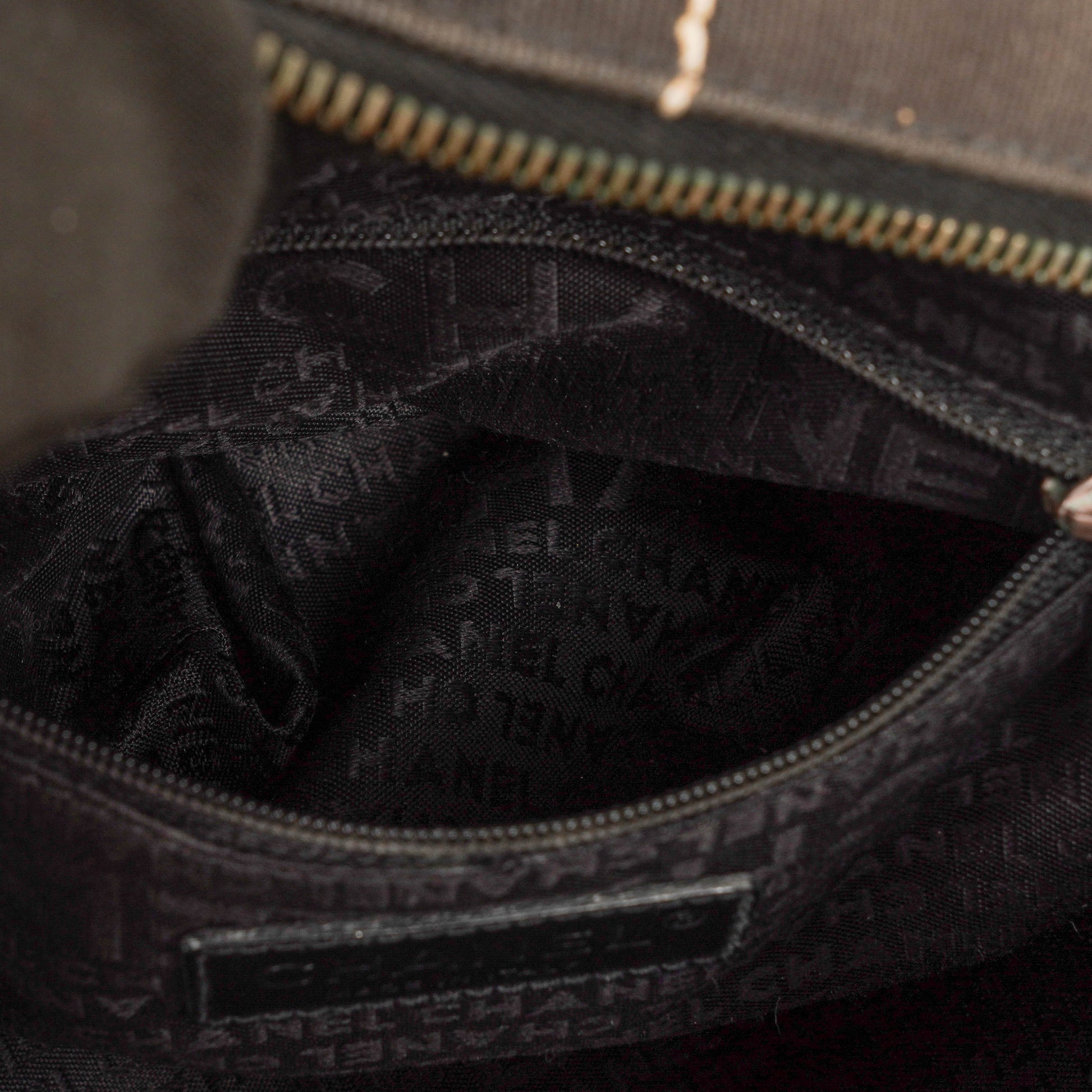 Chanel Boston Tasche aus schokoladenfarbenem Canvas mit braunen Nähten