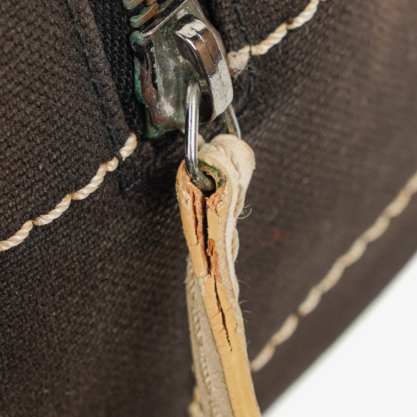 Chanel Boston Tasche aus schokoladenfarbenem Canvas mit braunen Nähten