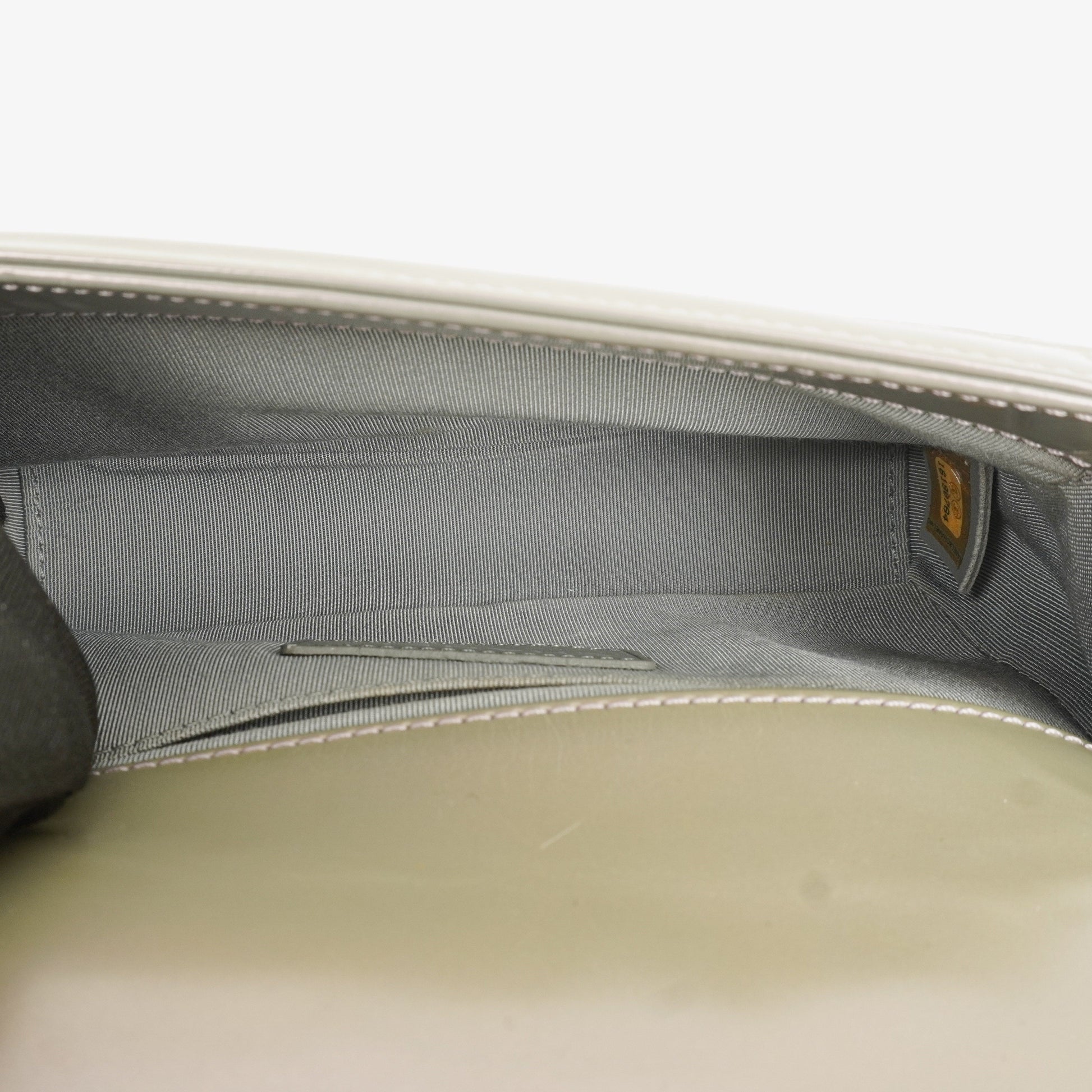 Chanel kleine Boy Flap Tasche aus helllila irisierendem glänzendem Kalbsleder