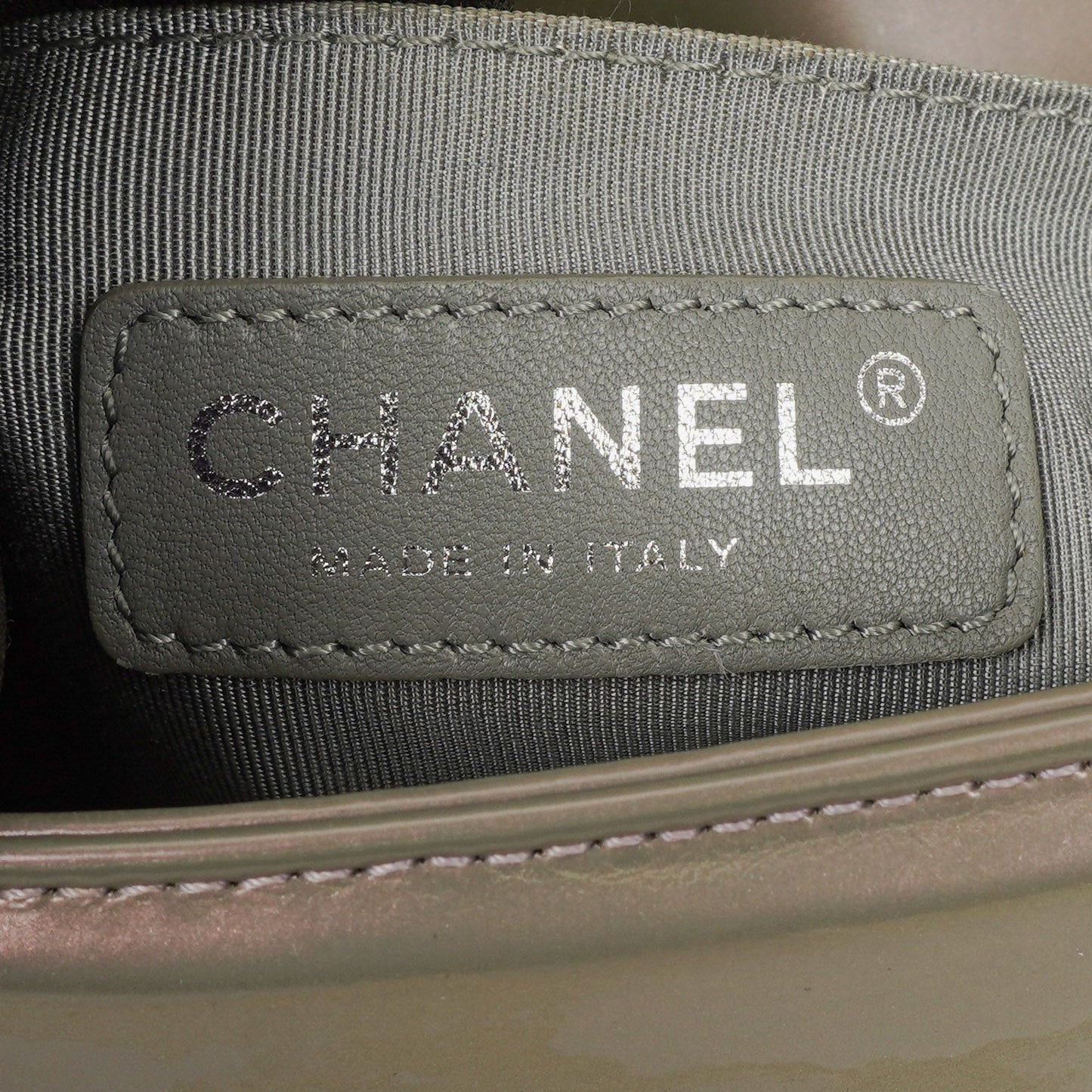 Chanel kleine Boy Flap Tasche aus helllila irisierendem glänzendem Kalbsleder