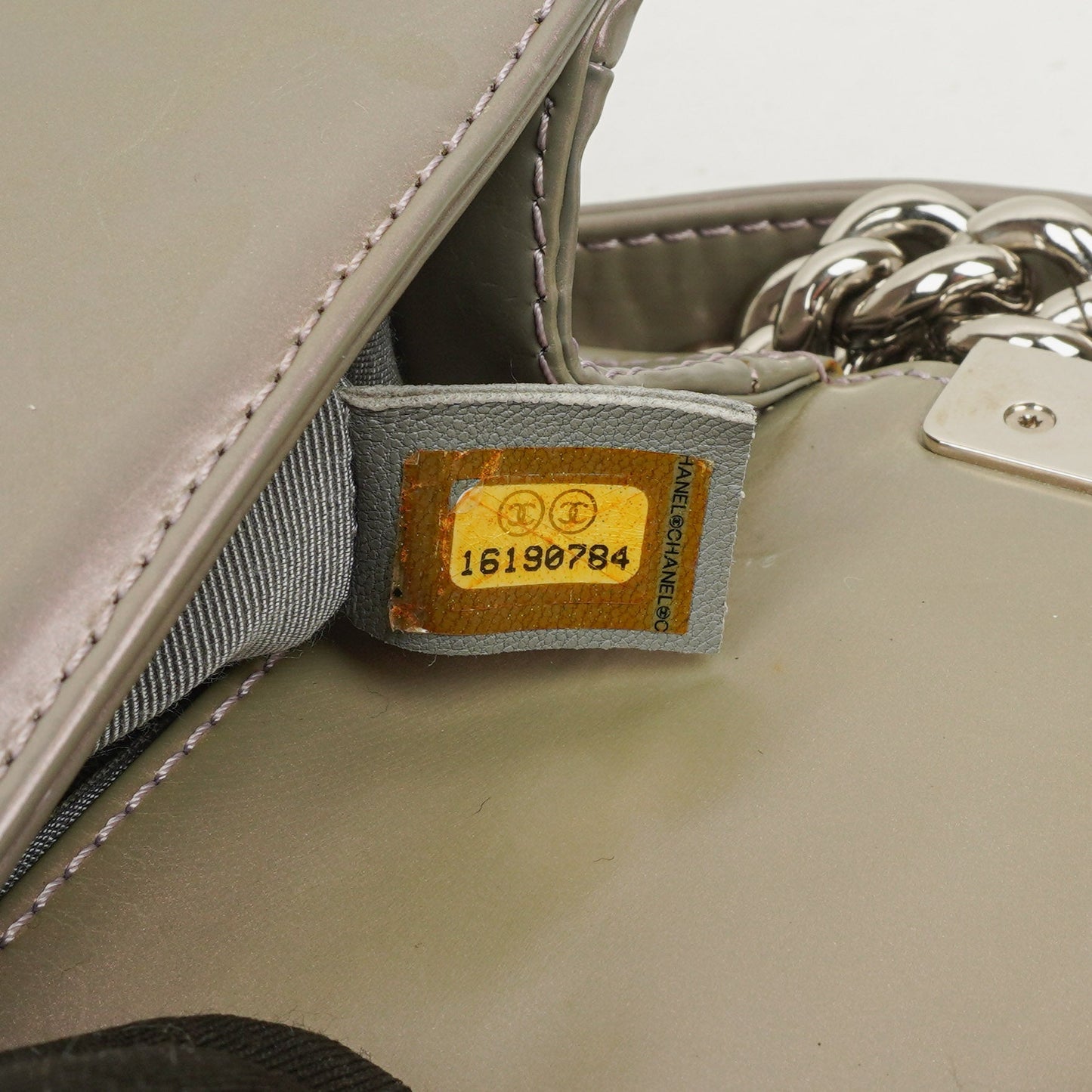 Chanel kleine Boy Flap Tasche aus helllila irisierendem glänzendem Kalbsleder