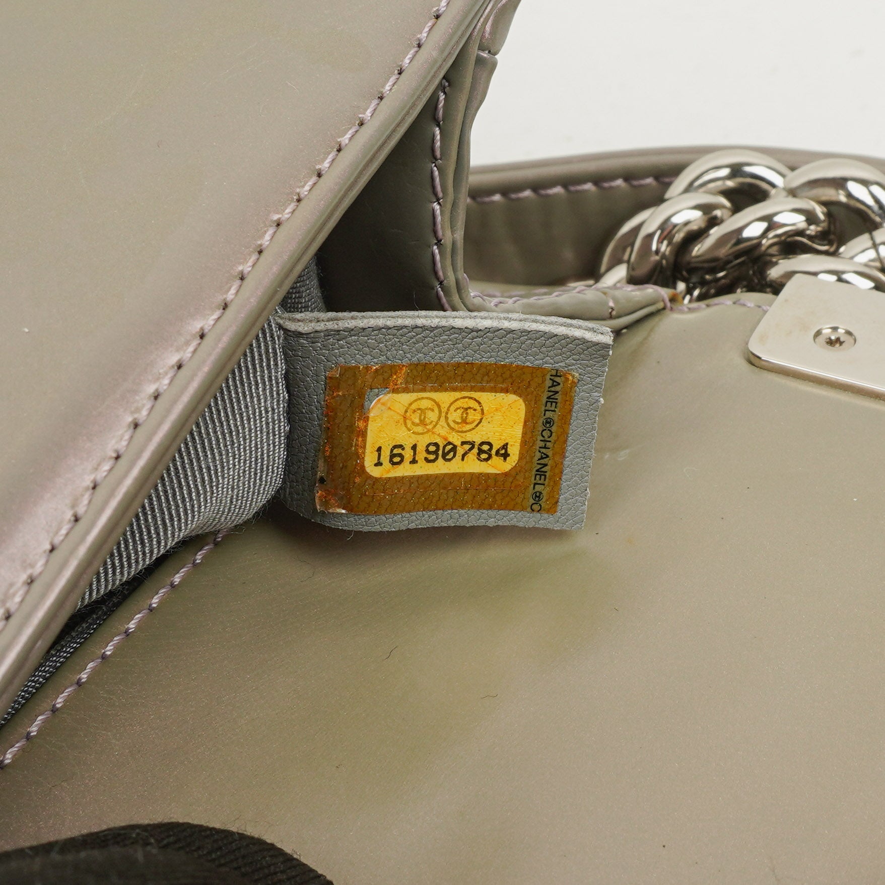 Chanel kleine Boy Flap Tasche aus helllila irisierendem glänzendem Kalbsleder