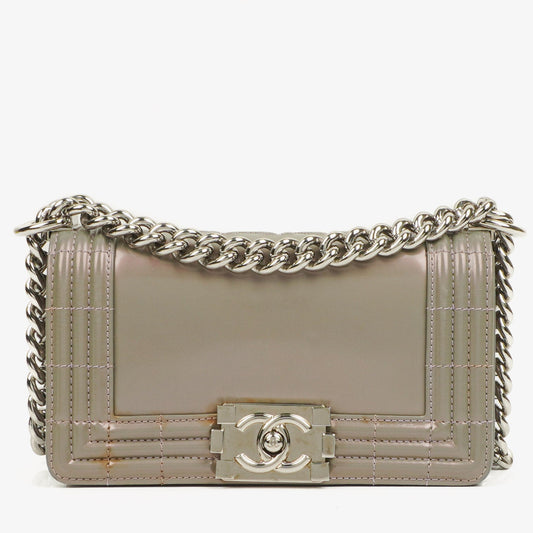 Chanel kleine Boy Flap Tasche aus helllila irisierendem glänzendem Kalbsleder