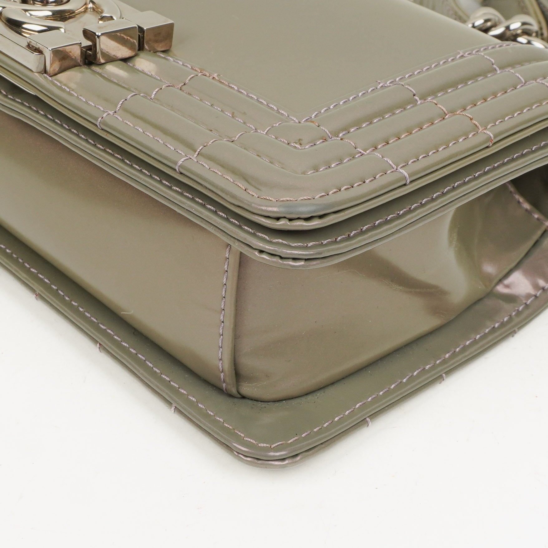 Chanel kleine Boy Flap Tasche aus helllila irisierendem glänzendem Kalbsleder