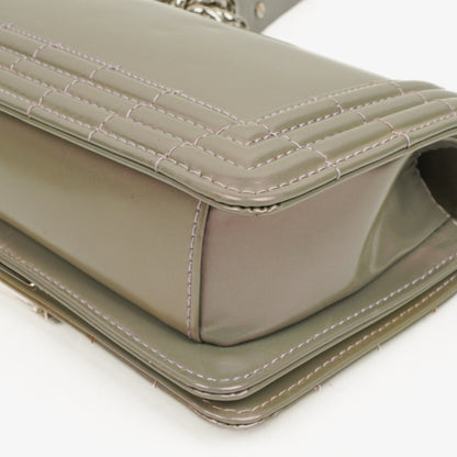 Chanel kleine Boy Flap Tasche aus helllila irisierendem glänzendem Kalbsleder