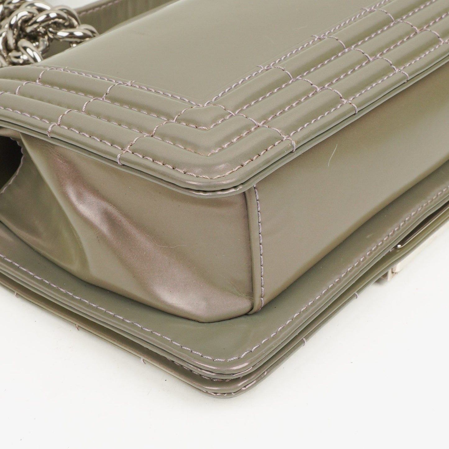 Chanel kleine Boy Flap Tasche aus helllila irisierendem glänzendem Kalbsleder