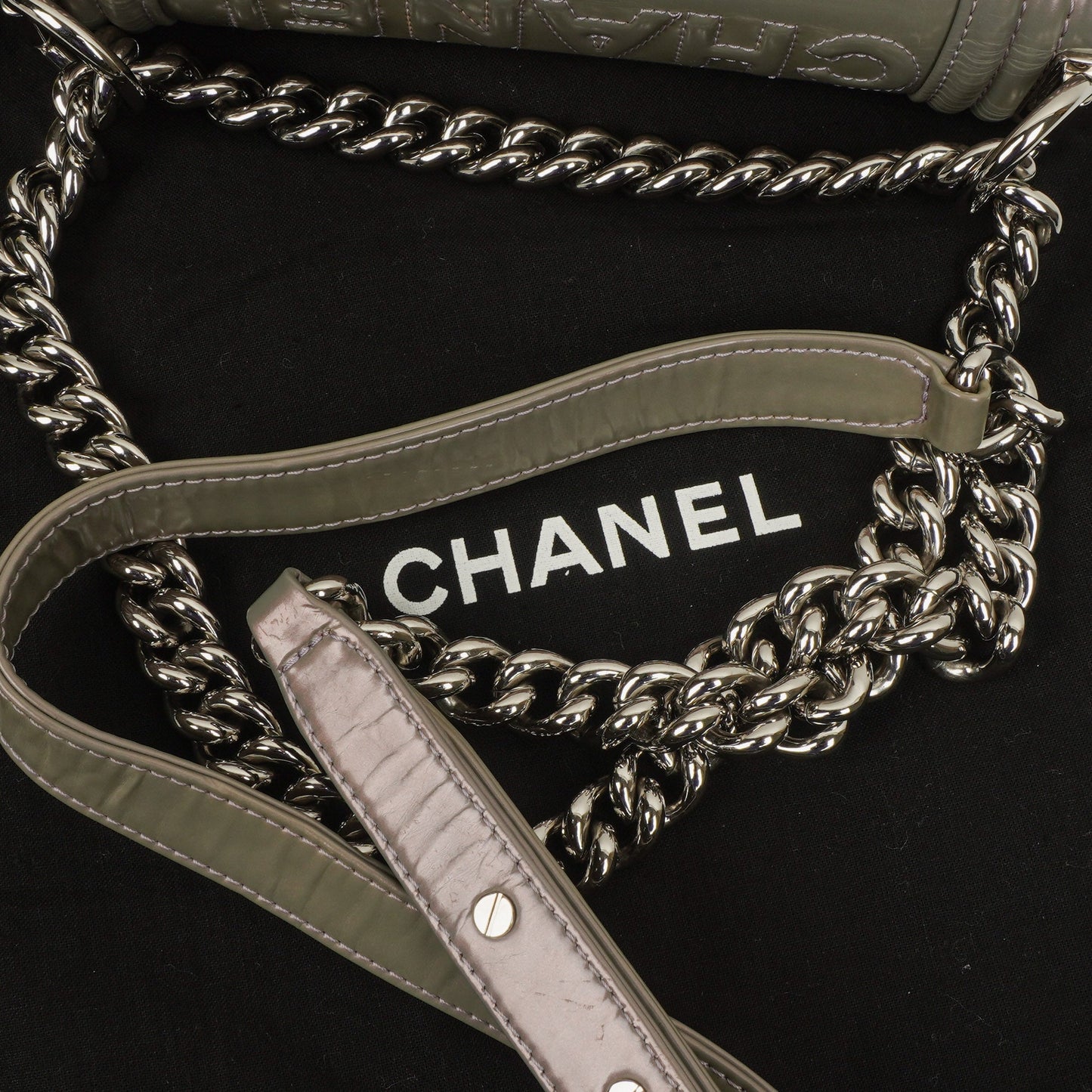 Chanel kleine Boy Flap Tasche aus helllila irisierendem glänzendem Kalbsleder