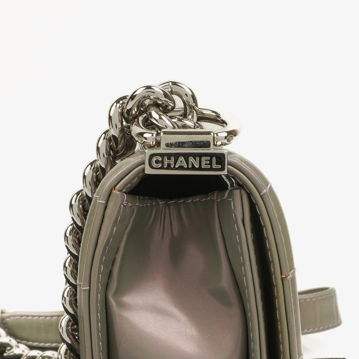Chanel kleine Boy Flap Tasche aus helllila irisierendem glänzendem Kalbsleder