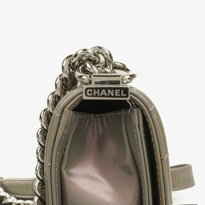 Chanel kleine Boy Flap Tasche aus helllila irisierendem glänzendem Kalbsleder