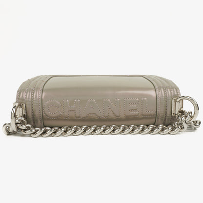 Chanel kleine Boy Flap Tasche aus helllila irisierendem glänzendem Kalbsleder